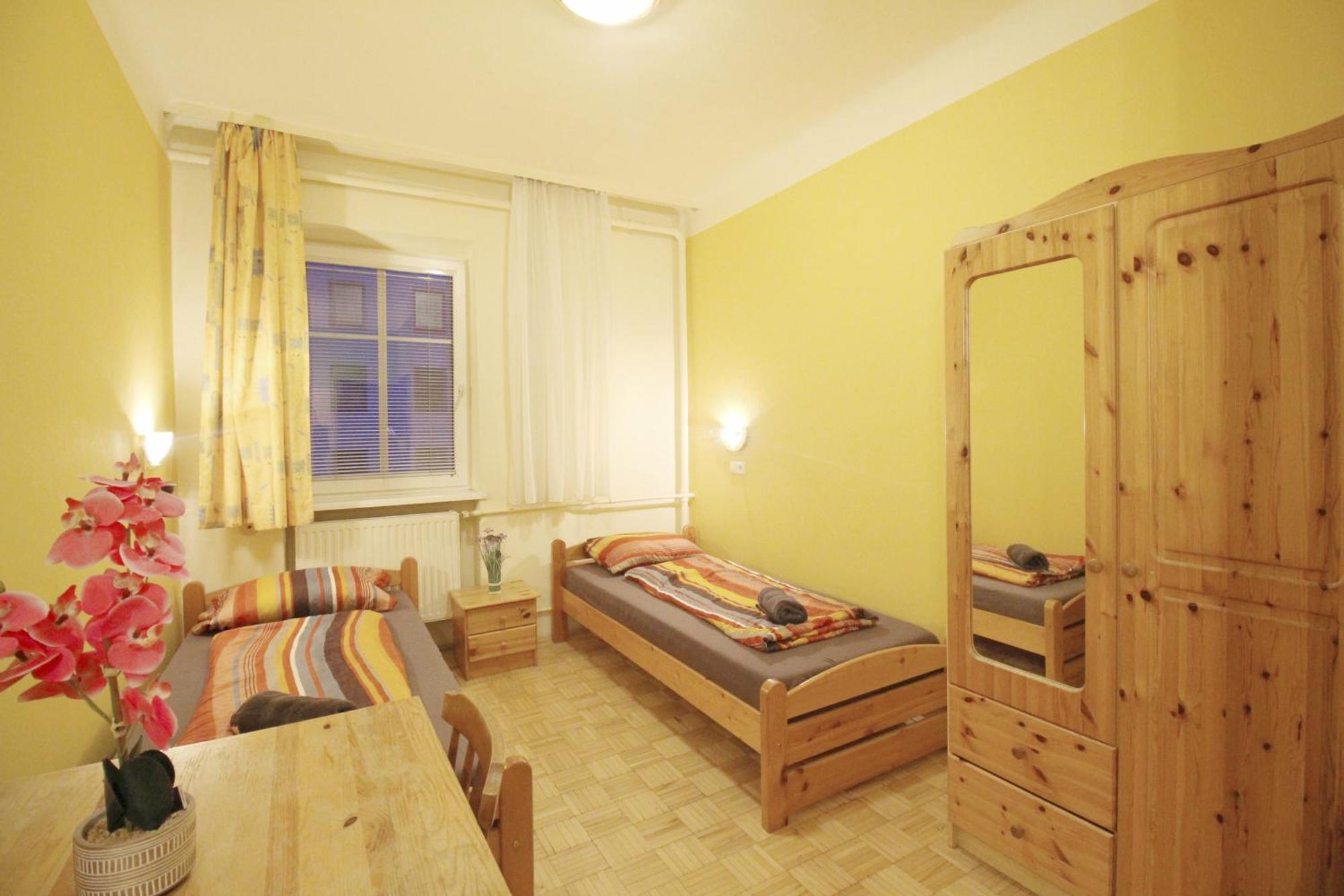 Homestay Double In Hutteldorfer Strasse Area *