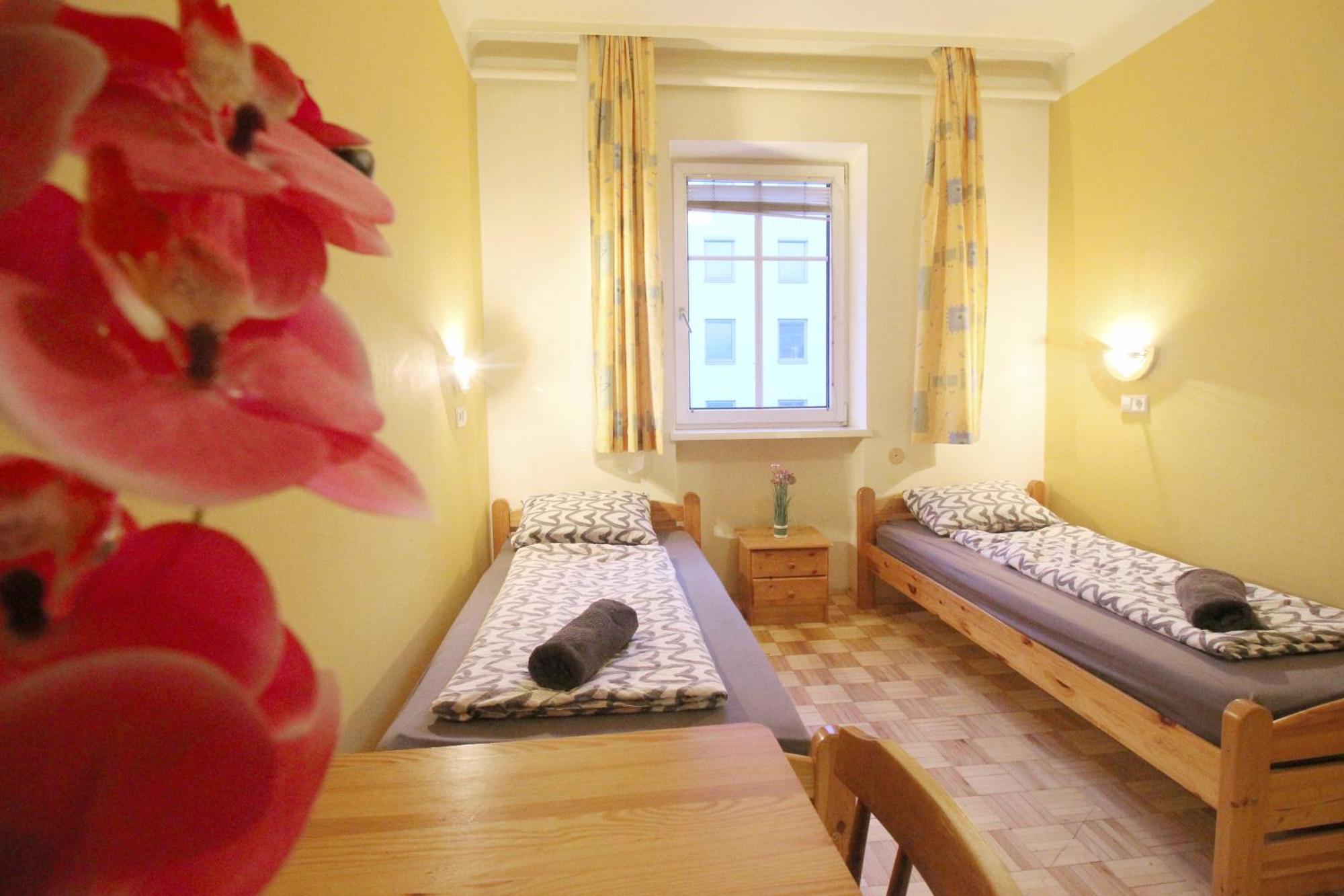 Double In Hutteldorfer Strasse Area * Wenen
