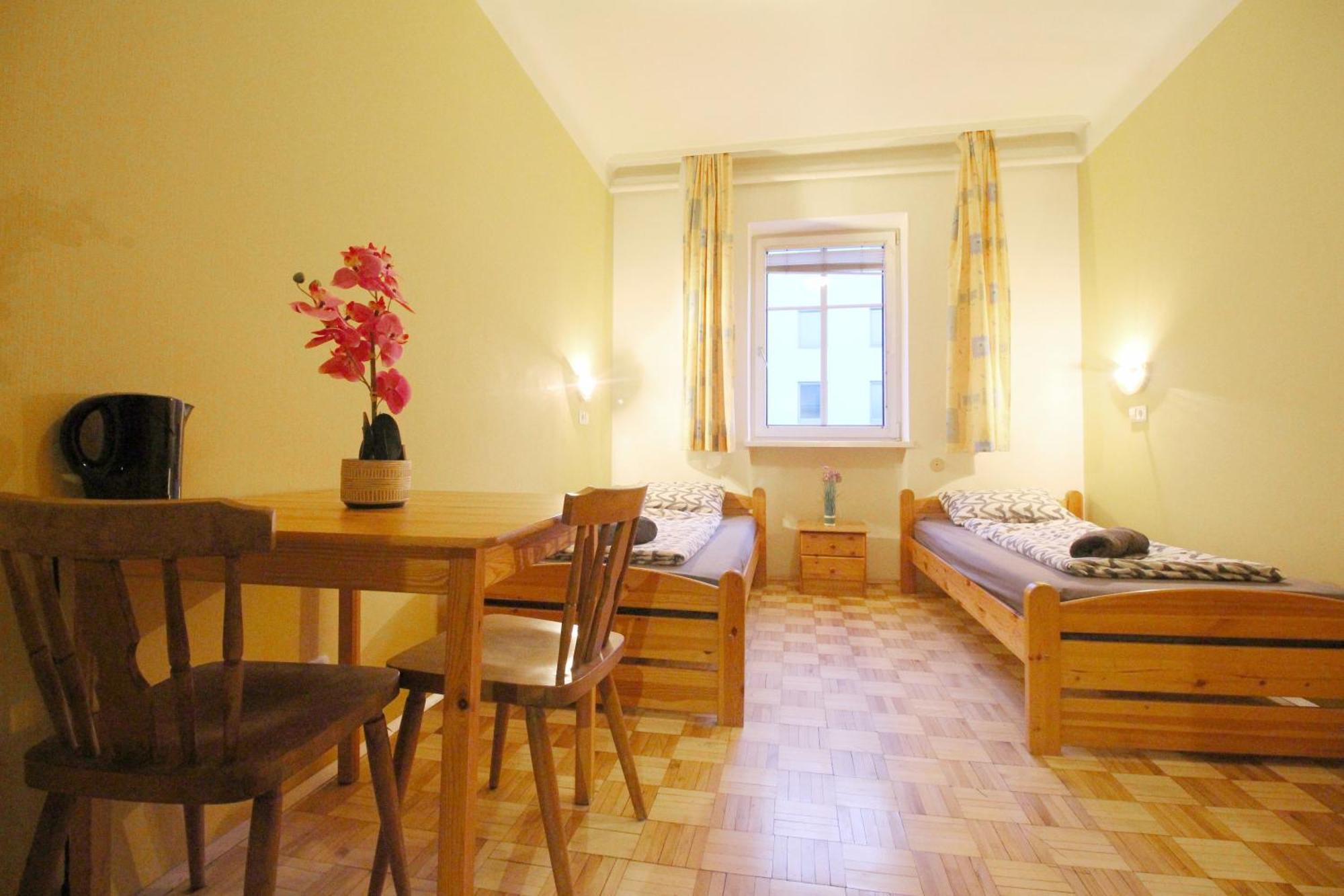 Homestay Double In Hutteldorfer Strasse Area *