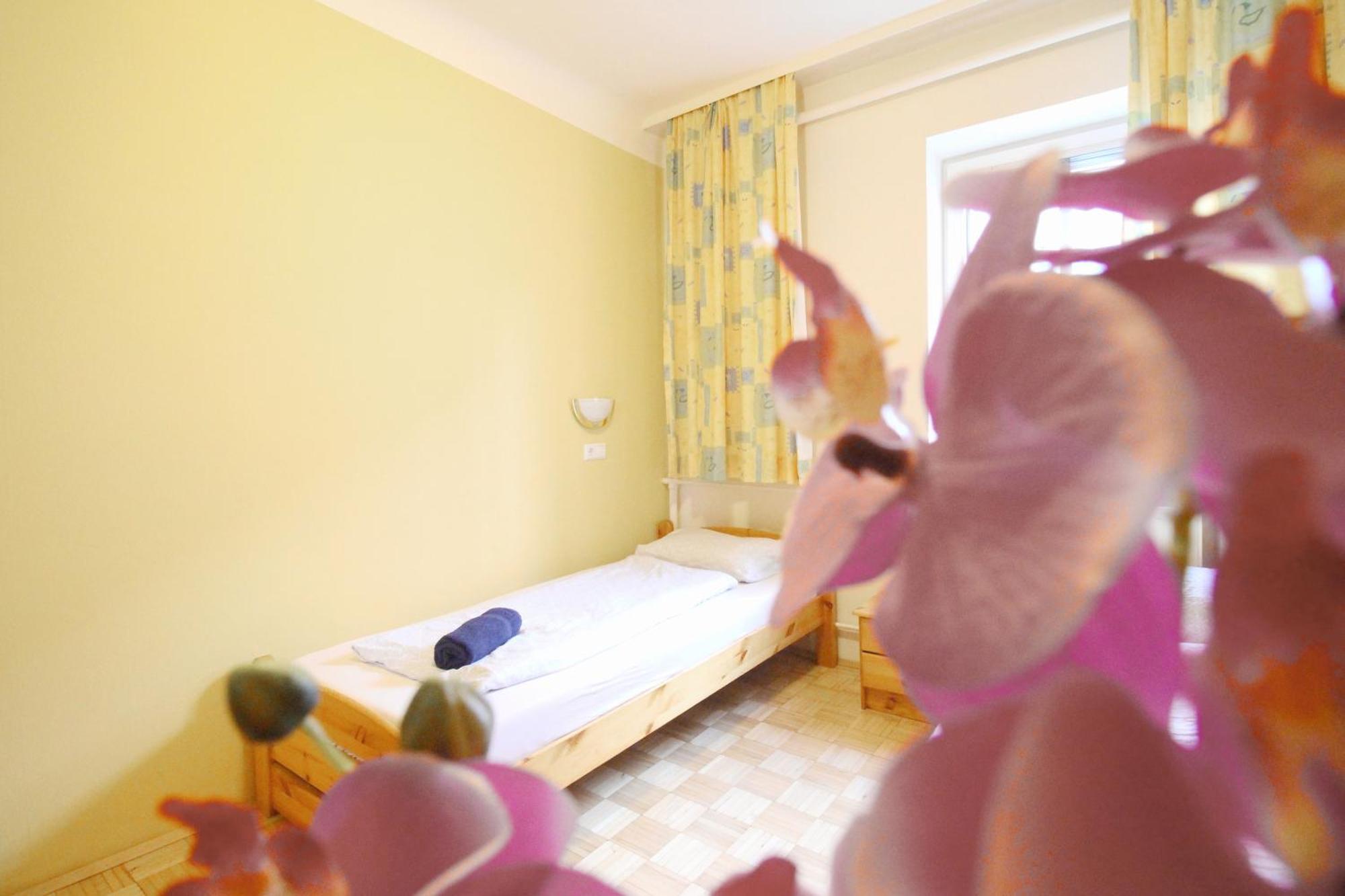 Double In Hutteldorfer Strasse Area * Wenen